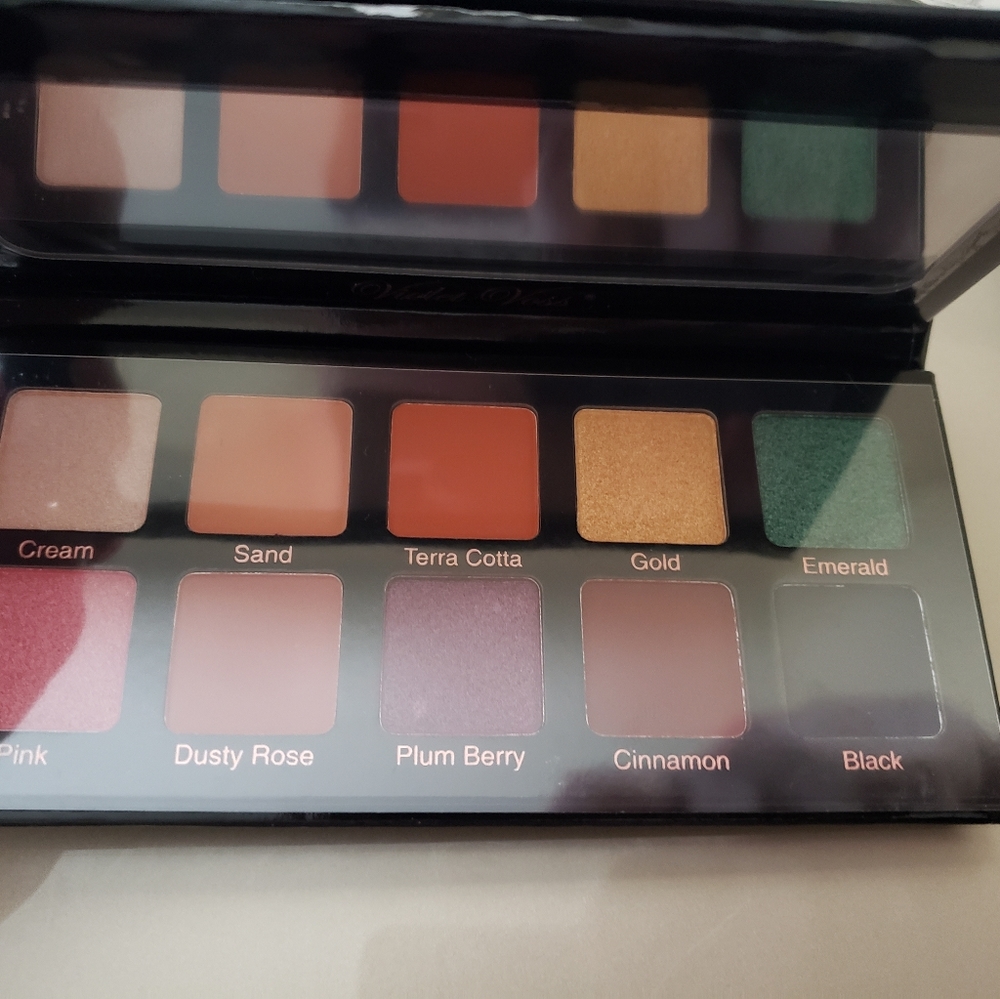 Violet Voss essentials pallet
